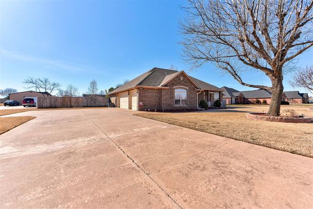4606 Shoreside Drive, Tuttle, OK 73089