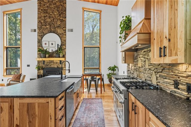 292 Golden Ridge Dr, Jefferson Twp, PA 15501