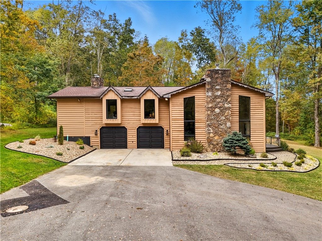 292 Golden Ridge Dr, Jefferson Twp, PA 15501