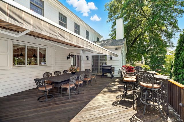 33 Hevelyne Road, Elmsford, NY 10523