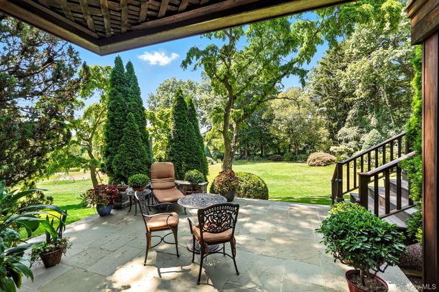 33 Hevelyne Road, Elmsford, NY 10523