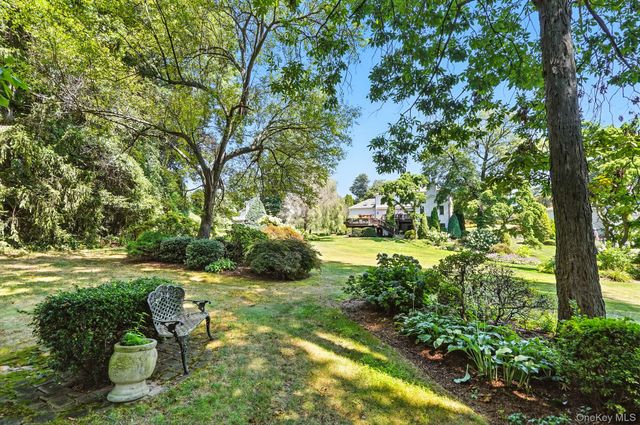 33 Hevelyne Road, Elmsford, NY 10523