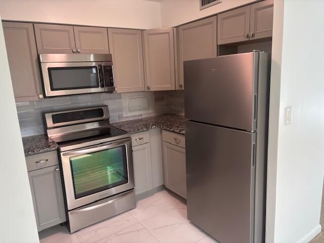 10162 N Meridian Way Way N 6, Palm Beach Gardens, FL 33410