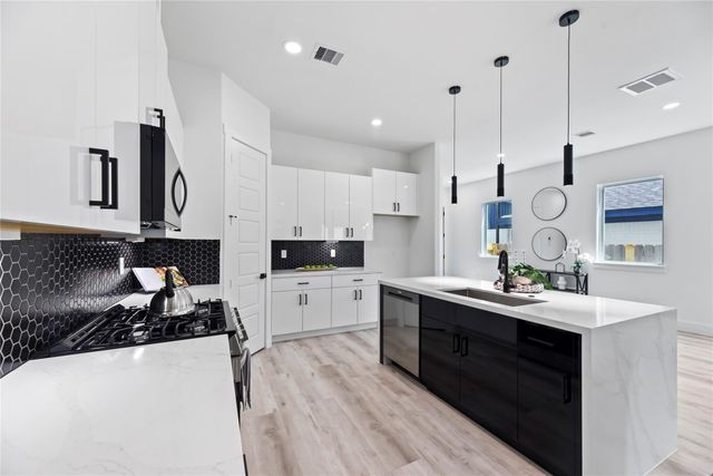 7210 England Street, Houston, TX 77021