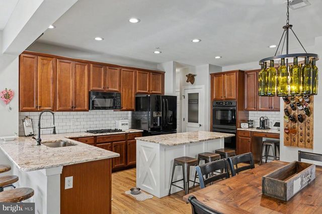 2818 MOUNTAIN LAUREL DR, Furlong, PA 18925