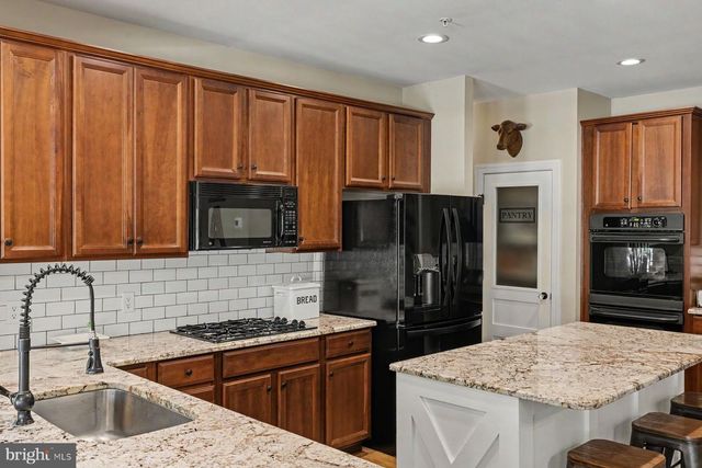 2818 MOUNTAIN LAUREL DR, Furlong, PA 18925