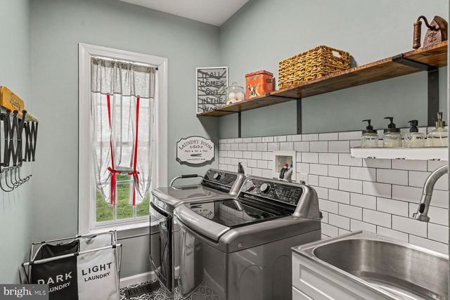 2818 MOUNTAIN LAUREL DR, Furlong, PA 18925