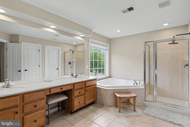 2818 MOUNTAIN LAUREL DR, Furlong, PA 18925