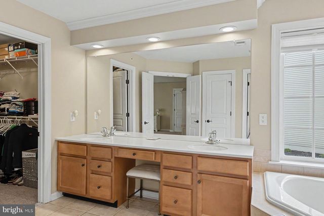 2818 MOUNTAIN LAUREL DR, Furlong, PA 18925