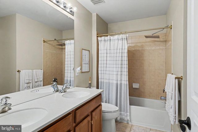 2818 MOUNTAIN LAUREL DR, Furlong, PA 18925