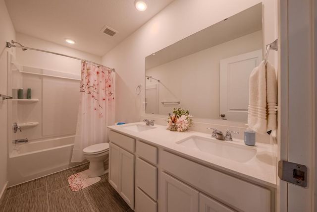 6254 Highland Hills Lane S, Cottage Grove, MN 55016