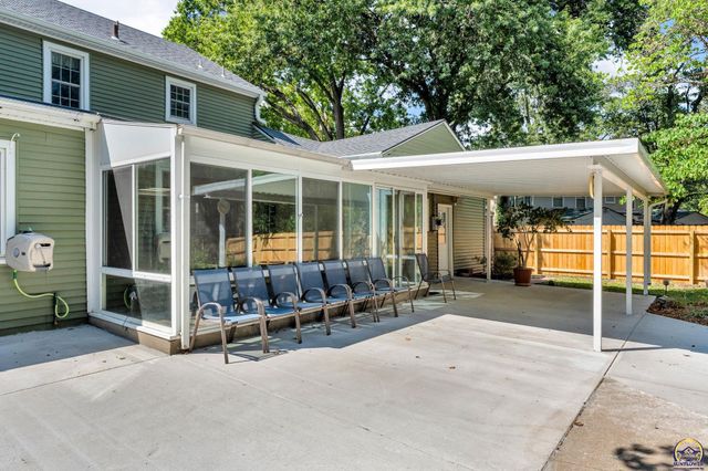 2012 SW Westwood DR, Topeka, KS 66604