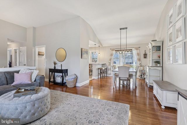 6 RYDAL DR, Lawrence Township, NJ 08648
