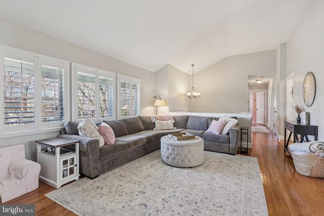 6 RYDAL DR, Lawrence Township, NJ 08648