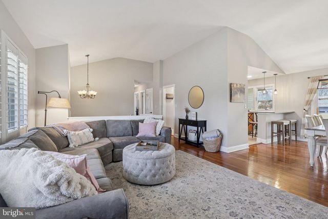 6 RYDAL DR, Lawrence Township, NJ 08648
