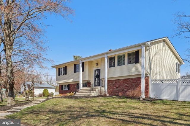 6 RYDAL DR, Lawrence Township, NJ 08648
