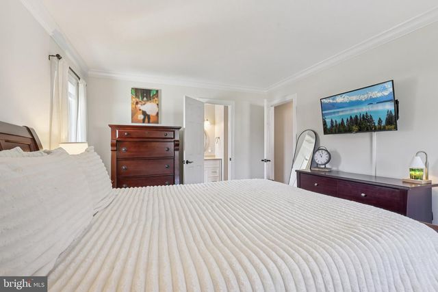 6 RYDAL DR, Lawrence Township, NJ 08648