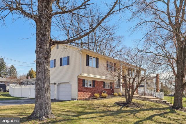 6 RYDAL DR, Lawrence Township, NJ 08648