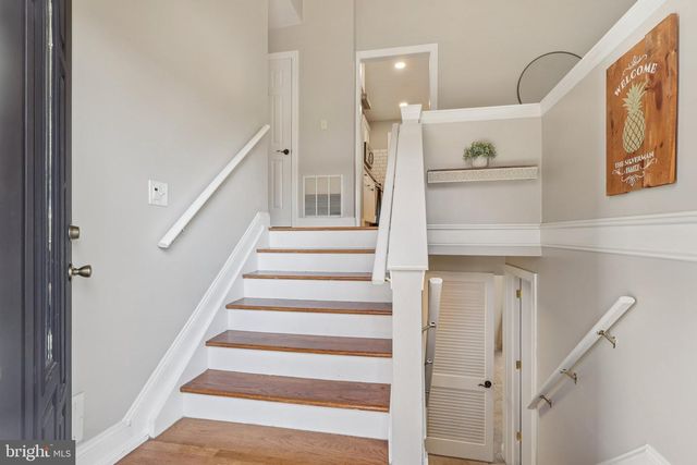 6 RYDAL DR, Lawrence Township, NJ 08648