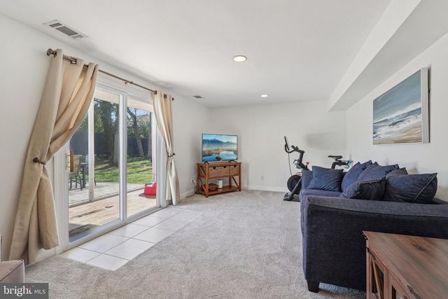 6 RYDAL DR, Lawrence Township, NJ 08648
