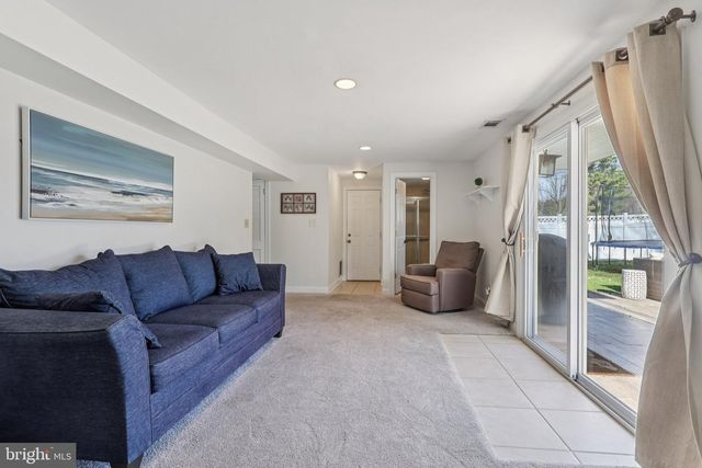 6 RYDAL DR, Lawrence Township, NJ 08648
