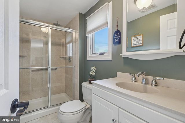 6 RYDAL DR, Lawrence Township, NJ 08648