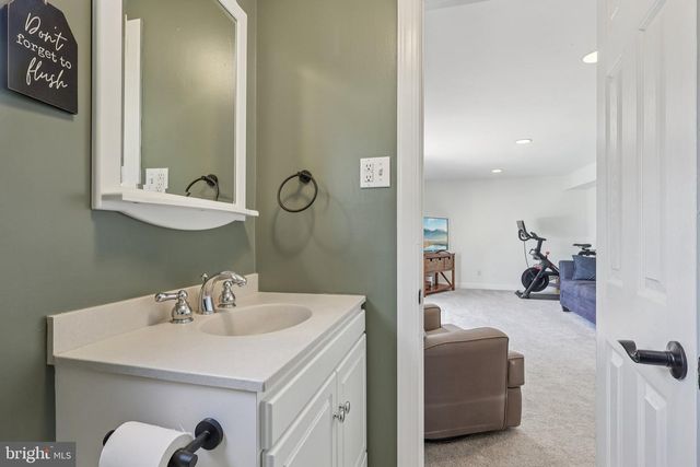 6 RYDAL DR, Lawrence Township, NJ 08648
