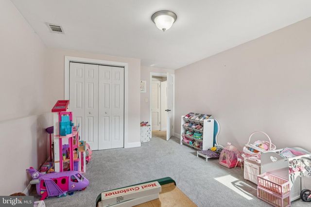 6 RYDAL DR, Lawrence Township, NJ 08648