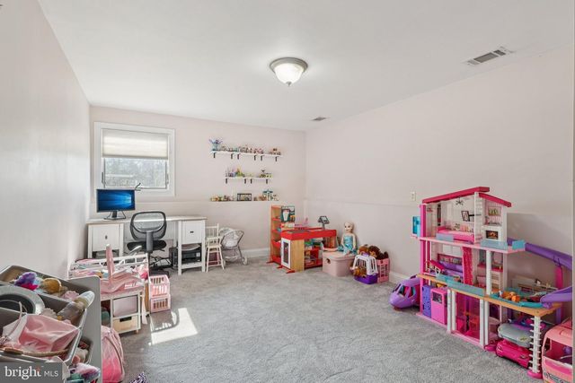 6 RYDAL DR, Lawrence Township, NJ 08648