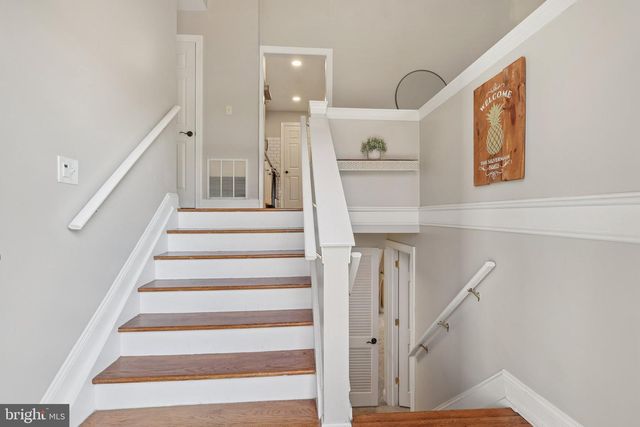 6 RYDAL DR, Lawrence Township, NJ 08648