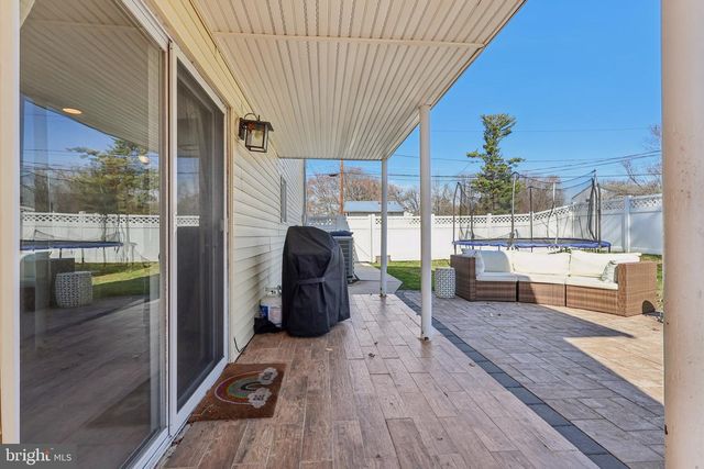 6 RYDAL DR, Lawrence Township, NJ 08648