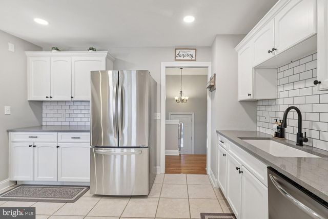 6 RYDAL DR, Lawrence Township, NJ 08648