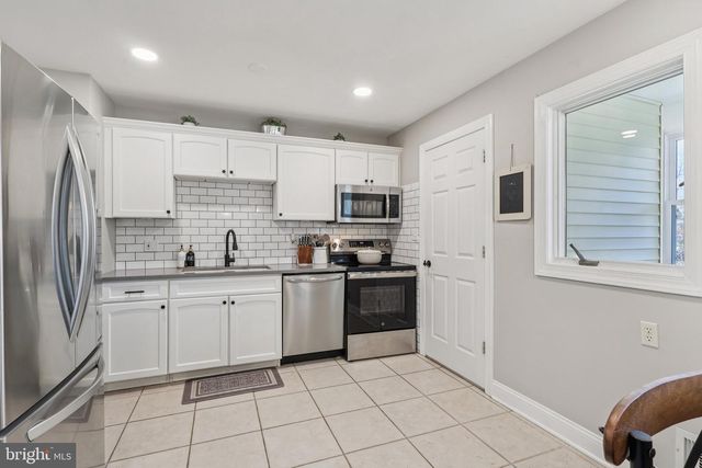 6 RYDAL DR, Lawrence Township, NJ 08648