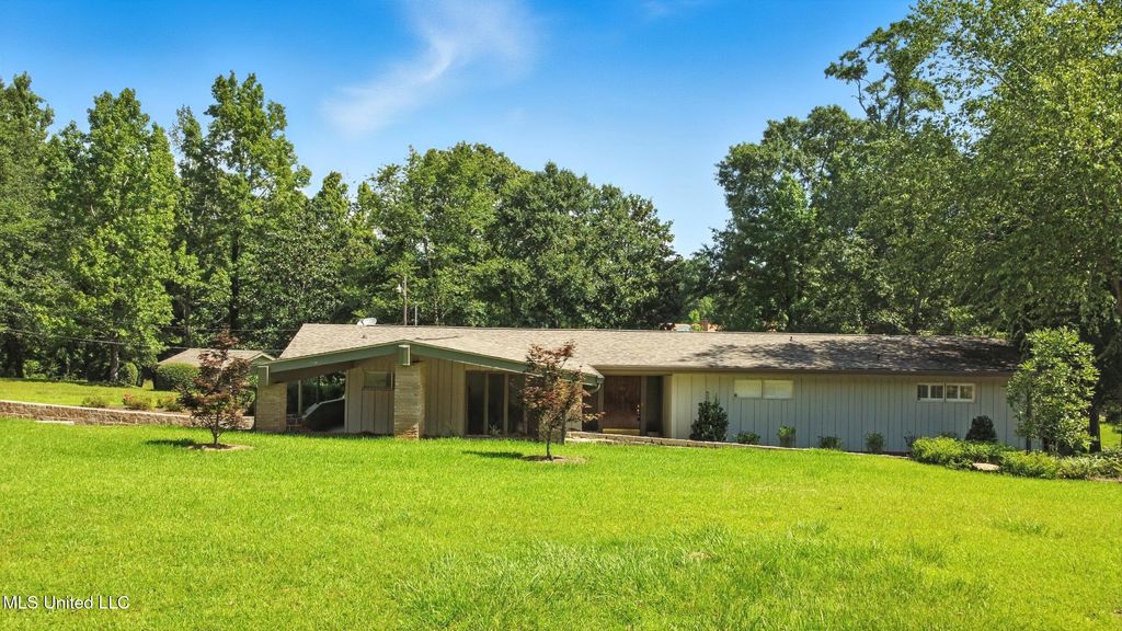 611 W Second Avenue, Wiggins, MS 39577