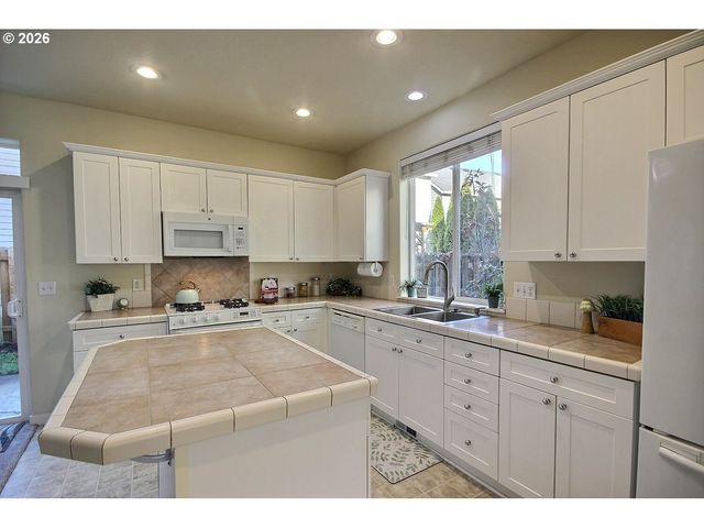 20797 Nw LONGBOW Ln, Beaverton, OR 97006