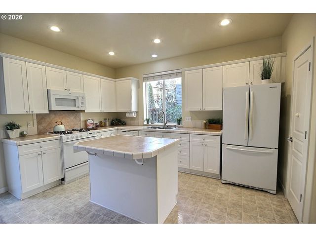 20797 Nw LONGBOW Ln, Beaverton, OR 97006