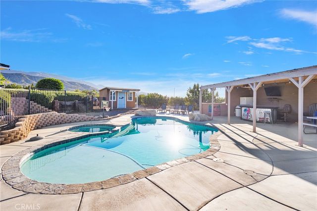 1030 Elsinore, Pinon Hills, CA 92372