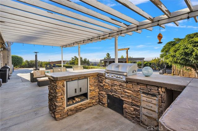 1030 Elsinore, Pinon Hills, CA 92372