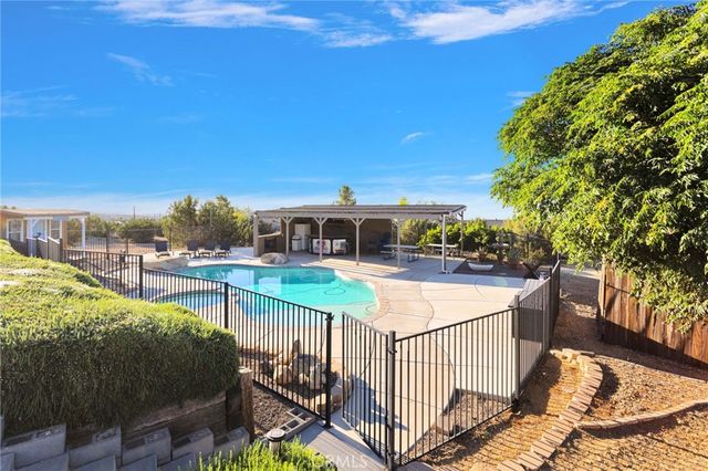 1030 Elsinore, Pinon Hills, CA 92372