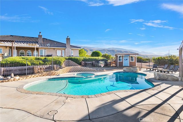 1030 Elsinore, Pinon Hills, CA 92372