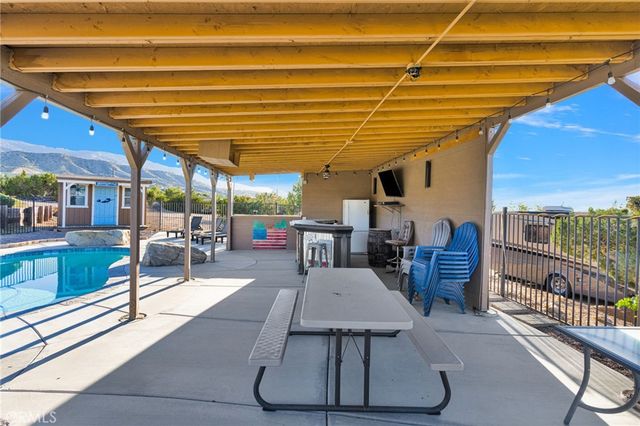 1030 Elsinore, Pinon Hills, CA 92372