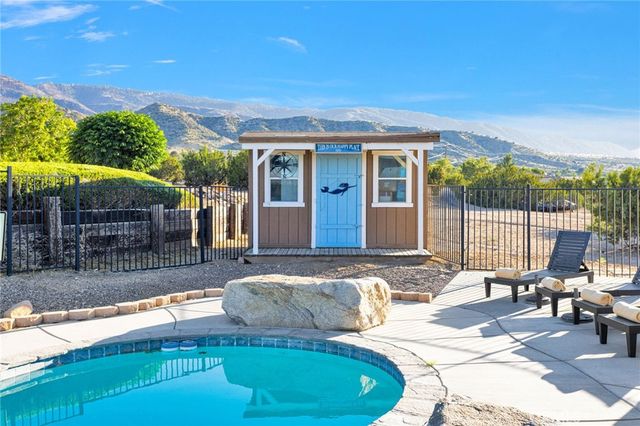 1030 Elsinore, Pinon Hills, CA 92372
