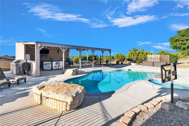 1030 Elsinore, Pinon Hills, CA 92372