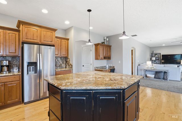 628 Kennedy Dr, Middleton, ID 83644