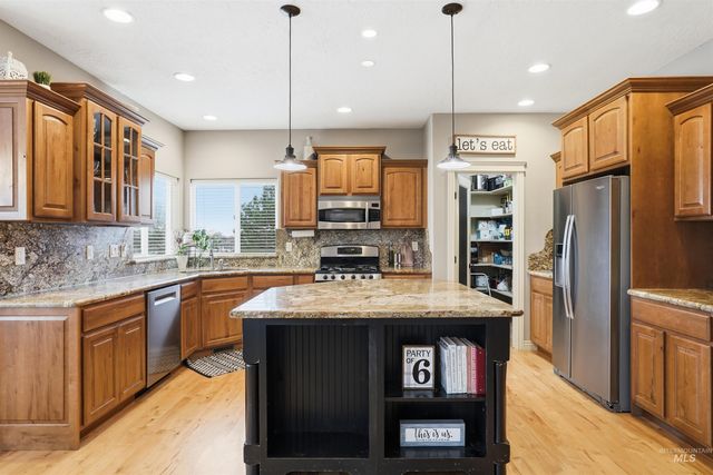 628 Kennedy Dr, Middleton, ID 83644