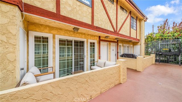 7422 Hazeltine, Van Nuys, CA 91405