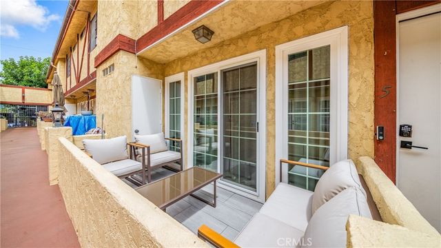 7422 Hazeltine, Van Nuys, CA 91405
