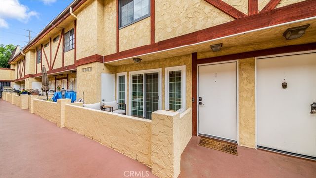 7422 Hazeltine, Van Nuys, CA 91405