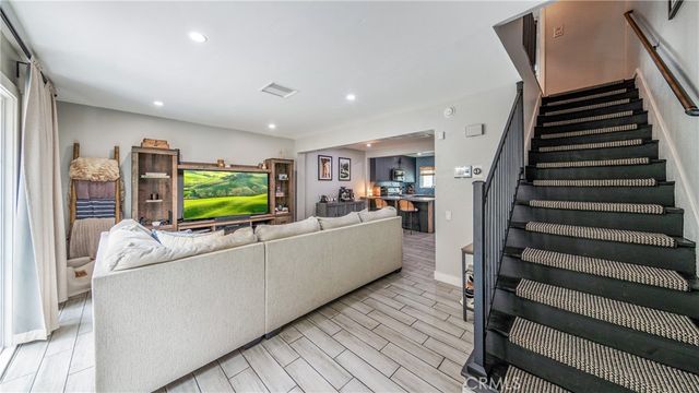 7422 Hazeltine, Van Nuys, CA 91405