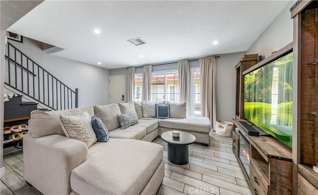 7422 Hazeltine, Van Nuys, CA 91405